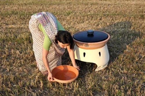 Bếp lò sử dụng năng lượng mắt trời tạo ra nước sạch