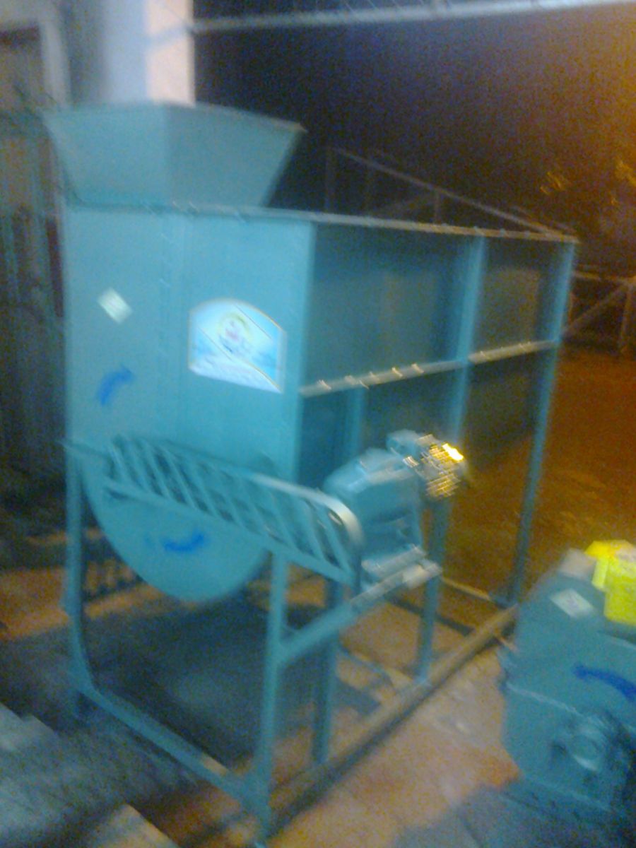 Máy trộn cám chăn nuôi