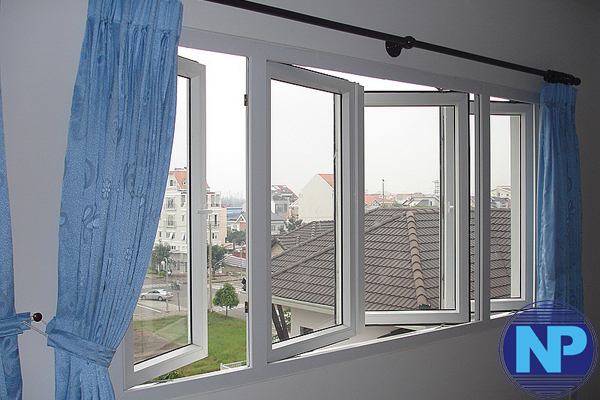 Cửa sổ mở quay ra ngoài