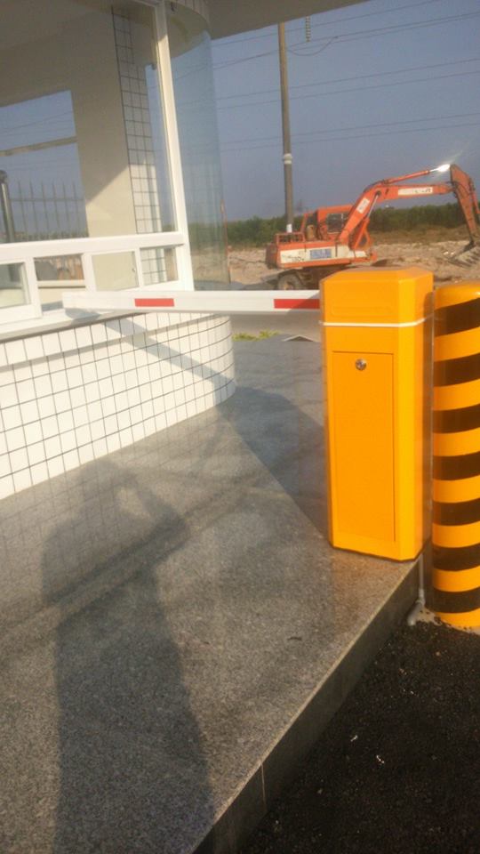 Thanh chắn giao thông